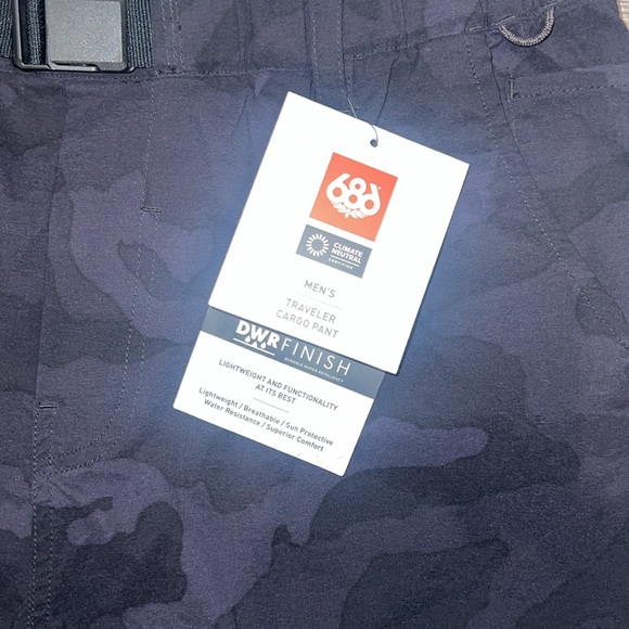 686 Traveler Cargo Pants. Size L. NWT. Black camo. - Picture 3 of 8